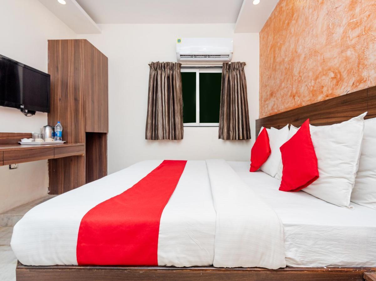 Hotel Balwas สุรัต ภายนอก รูปภาพ