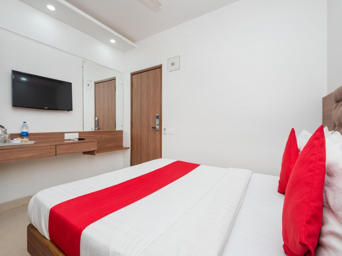 Hotel Balwas สุรัต ภายนอก รูปภาพ