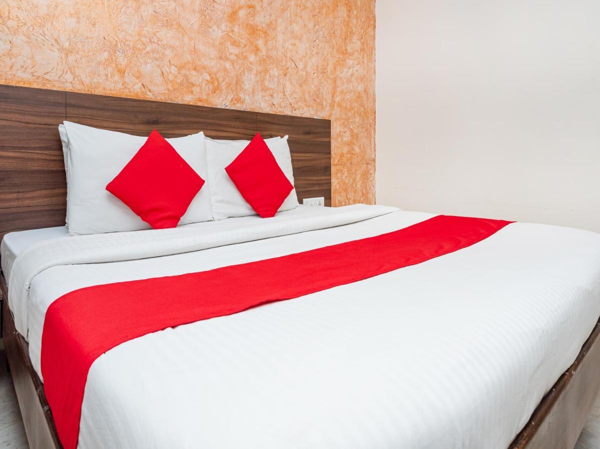 Hotel Balwas สุรัต ภายนอก รูปภาพ