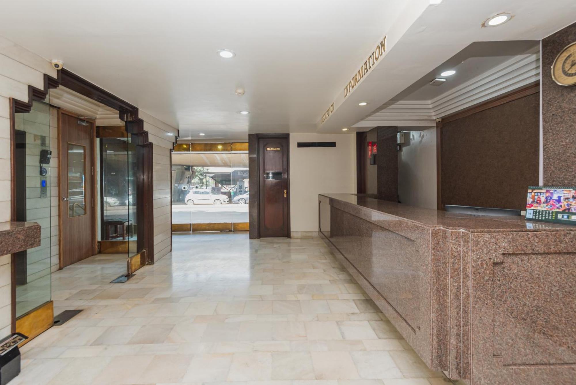 Hotel Balwas สุรัต ภายนอก รูปภาพ
