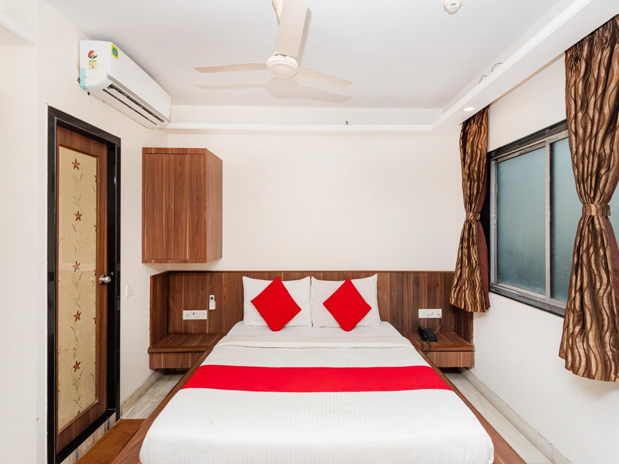 Hotel Balwas สุรัต ภายนอก รูปภาพ