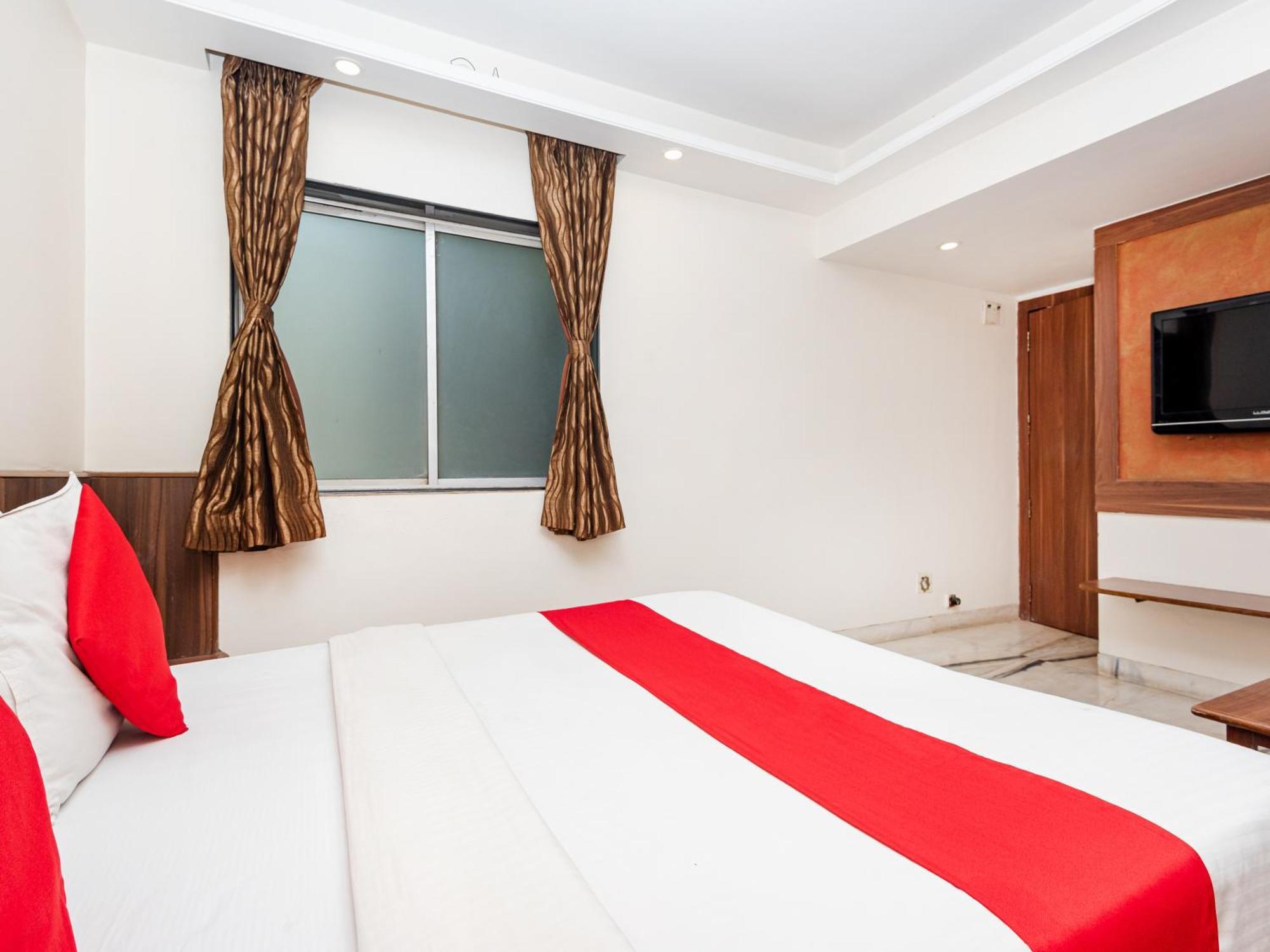 Hotel Balwas สุรัต ภายนอก รูปภาพ
