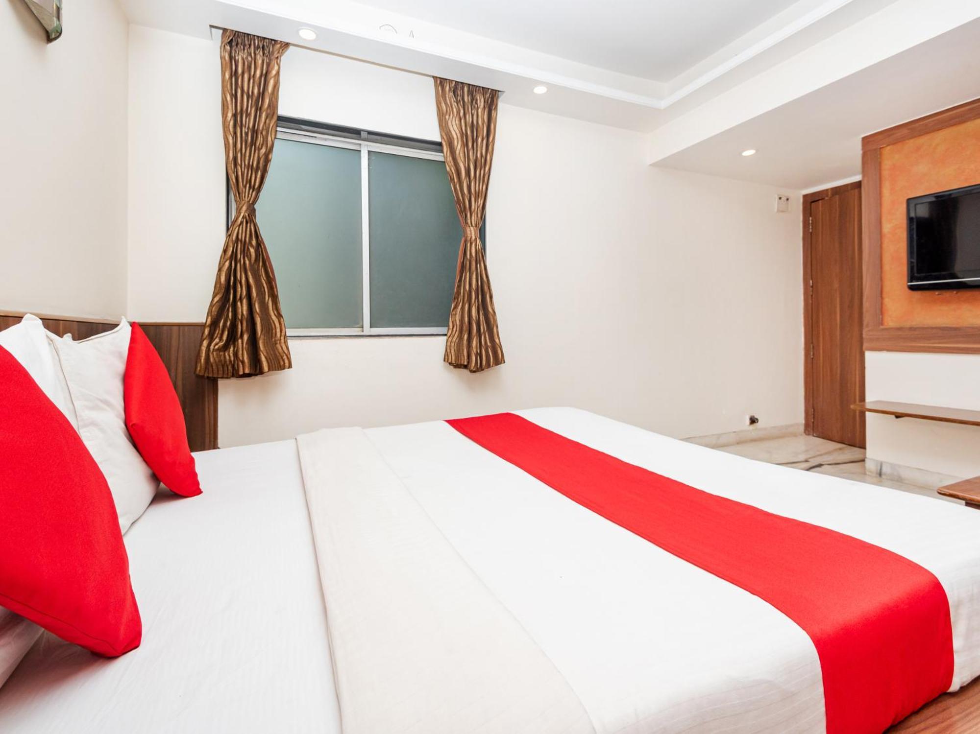 Hotel Balwas สุรัต ภายนอก รูปภาพ