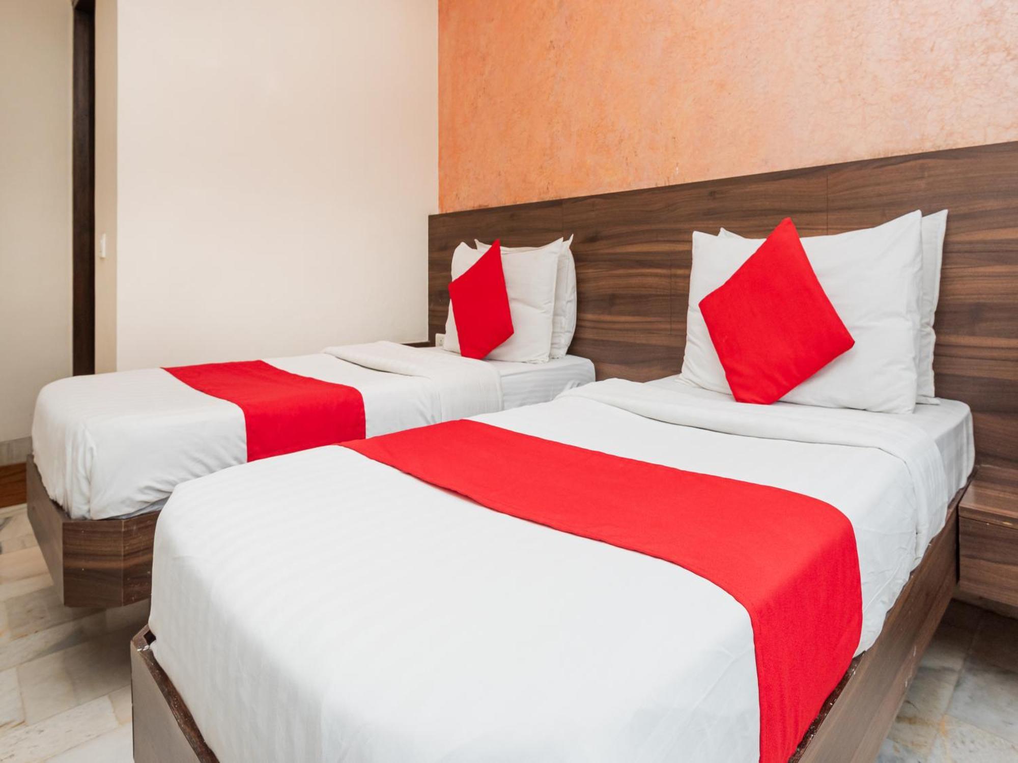 Hotel Balwas สุรัต ภายนอก รูปภาพ