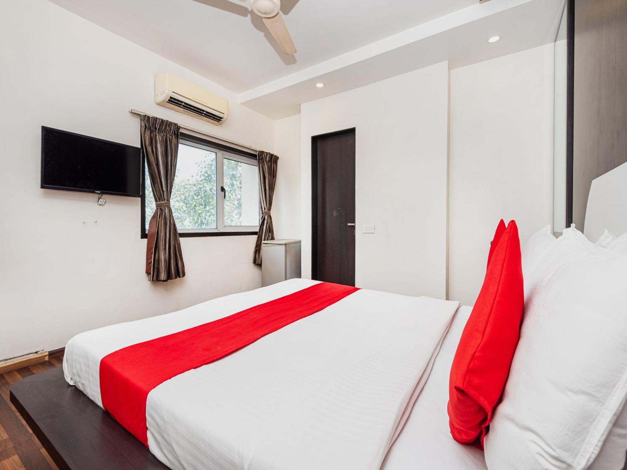 Hotel Balwas สุรัต ภายนอก รูปภาพ