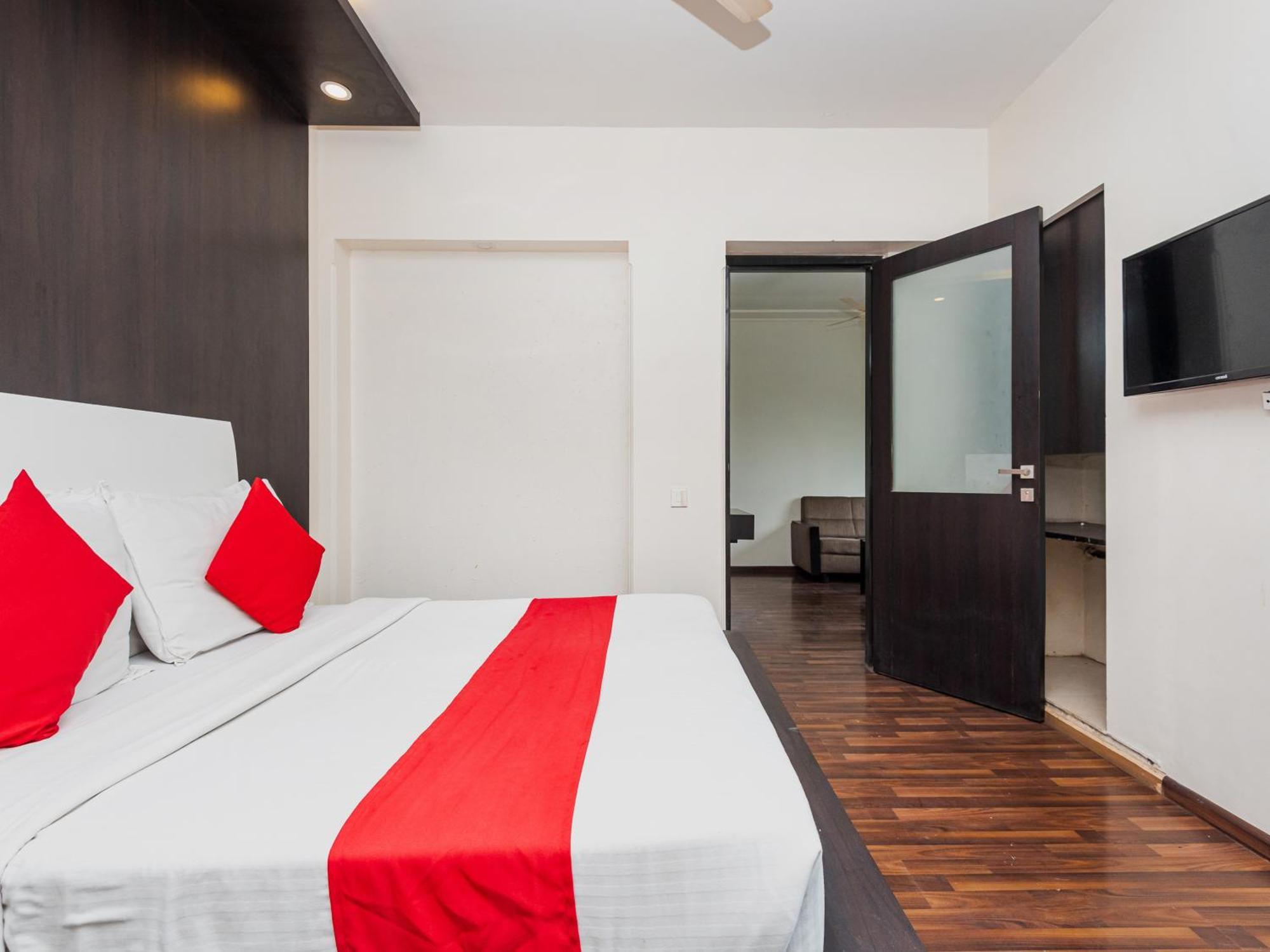 Hotel Balwas สุรัต ภายนอก รูปภาพ